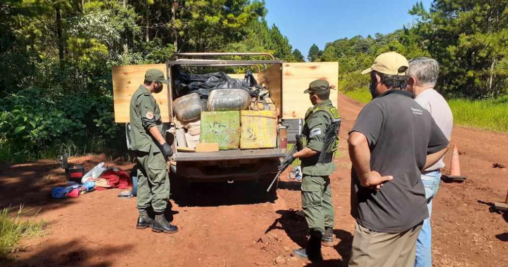 Decomisaron 1.200 kilos de marihuana escondidos en un vehículo