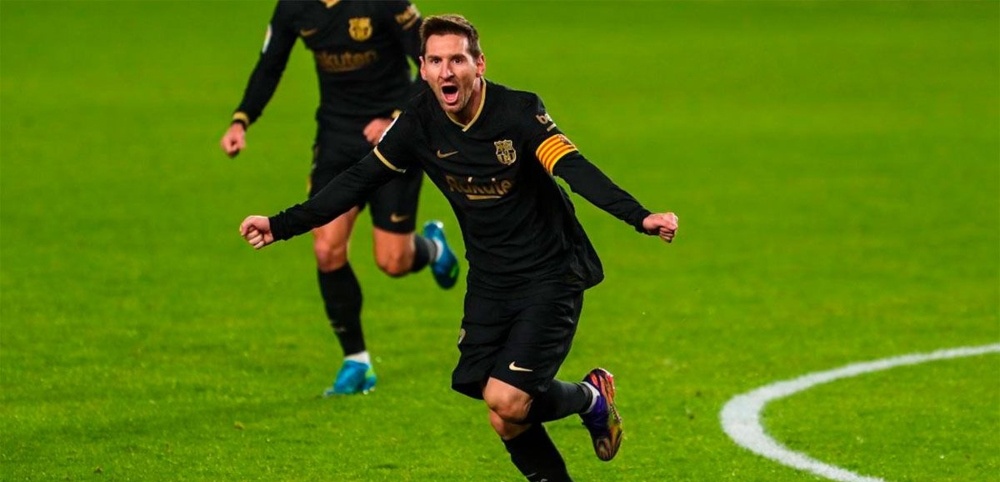 Messi marcó dos tantos en Barcelona, que goleó y acecha a líder