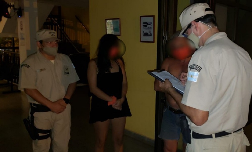 Rescataron a dos personas tras un naufragio frente a Posadas