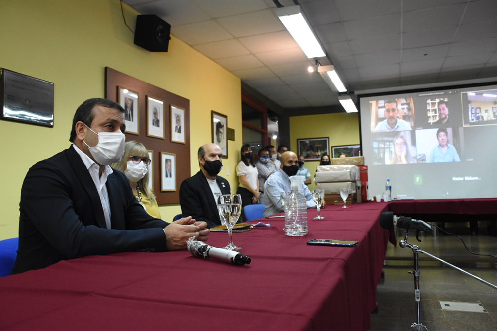 apertura de sobres de licitación para obras en FCEQyN