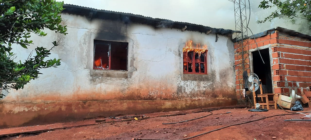 Una vivienda fue consumida por el fuego en Campo Viera