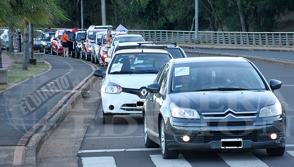 Con una caravana y panfletos, reclamaron por las fotomultas