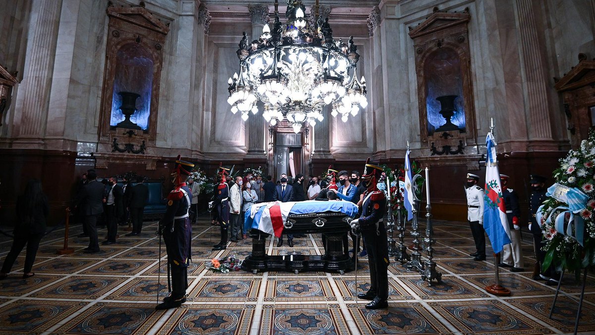 Reabrieron las puertas del Senado para despedir a Carlos Menem