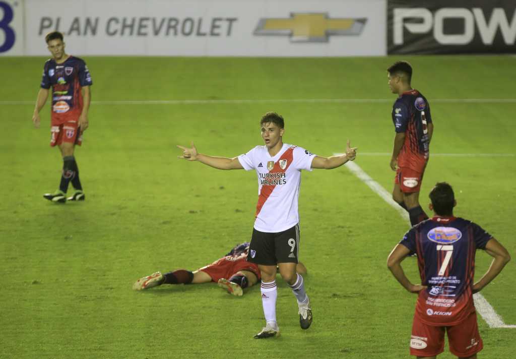 Copa Argentina: River impuso su jerarquía y goleó al Depro