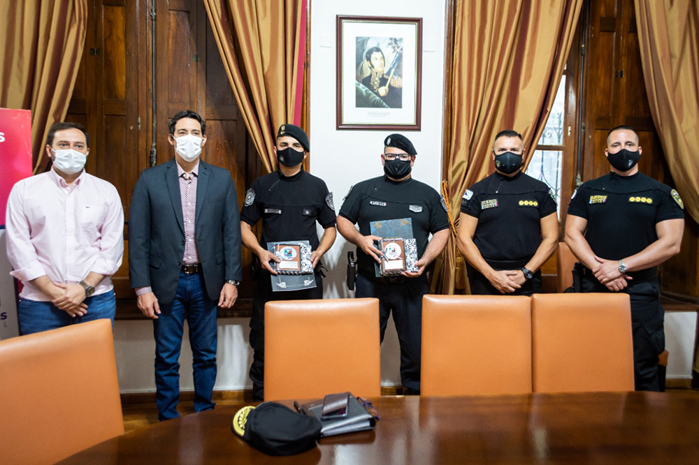 Reconocieron a los policías que salvaron a un bebé en Puerto Rico