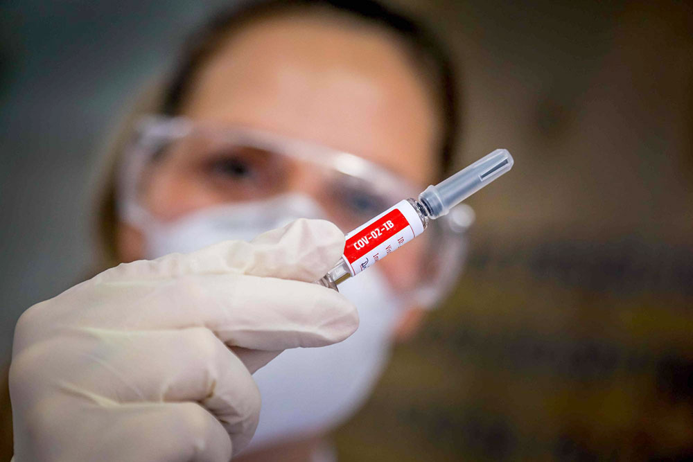 China autoriza el uso de la segunda vacuna contra el COVID fabricada en el país