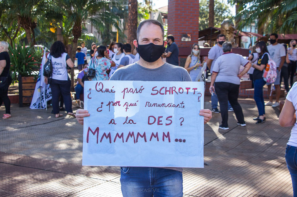 Marcha en repudio a la designación irregular del profesor Hugo Schrott