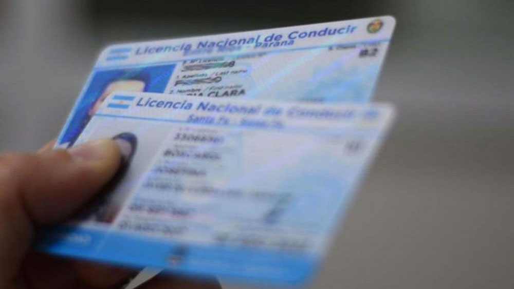 Jóvenes deben realizar curso obligatorio para obtener su primera licencia de conducir
