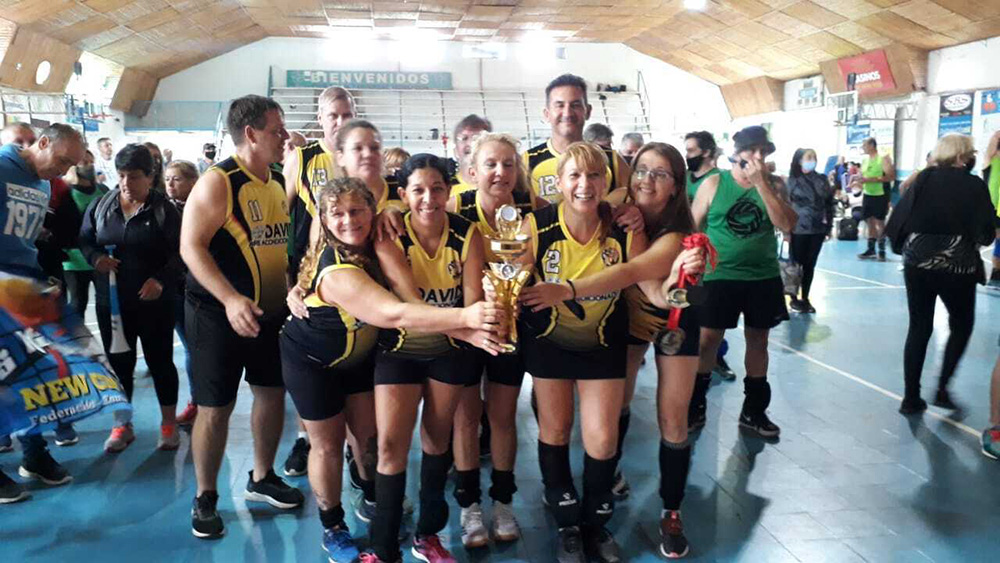 Los Finitos +40 volvieron a la competencia con todo: gritaron campeón en el Nacional de la disciplina que se jugó el último finde en Federación, Entre Ríos