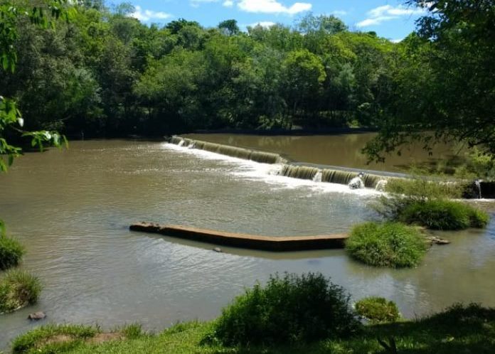 Balneario de Itacaruaré sin luz: reclaman a EMSA falta de voluntad