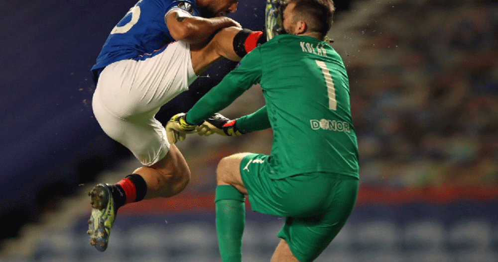 La patada que conmueve al mundo del fútbol