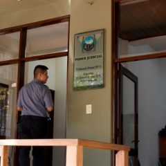 La madre la obligó a prostituirse, le pidió ayuda al padre y la abusó