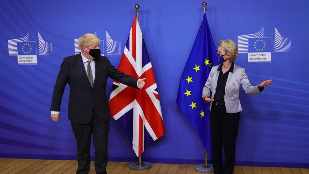 La UE denuncia a Reino Unido por esconder millones de vacunas en Italia