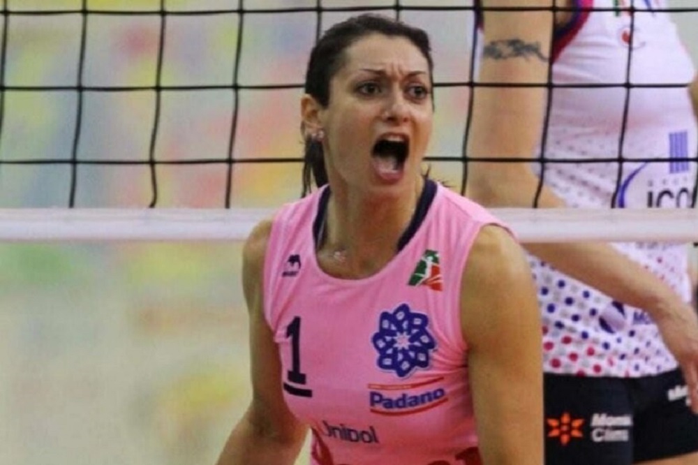 Polémica: un club de vóley demandó a una jugadora por quedar embarazada
