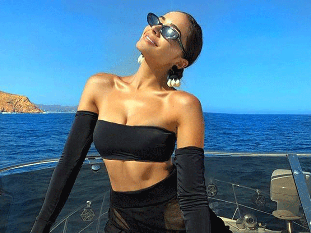 El perfume, ¿mancha la piel en el sol?