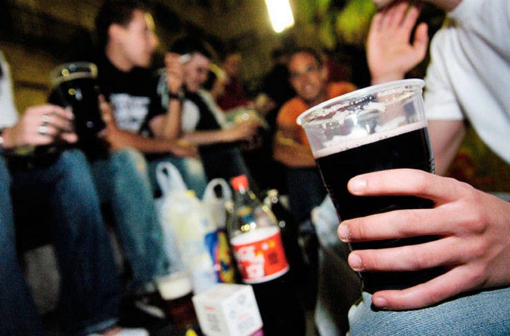 Alcohol en adolescentes: más casos de hígado graso, venéreas y cirrosis