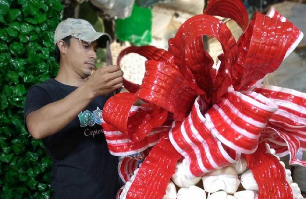 Capioví pone en marcha el montaje de la decoración de Pascuas