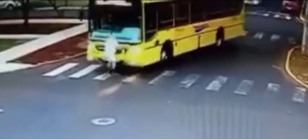 Video confirma que el colectivo del Grupo Z  no frenó al ver cruzar al peatón