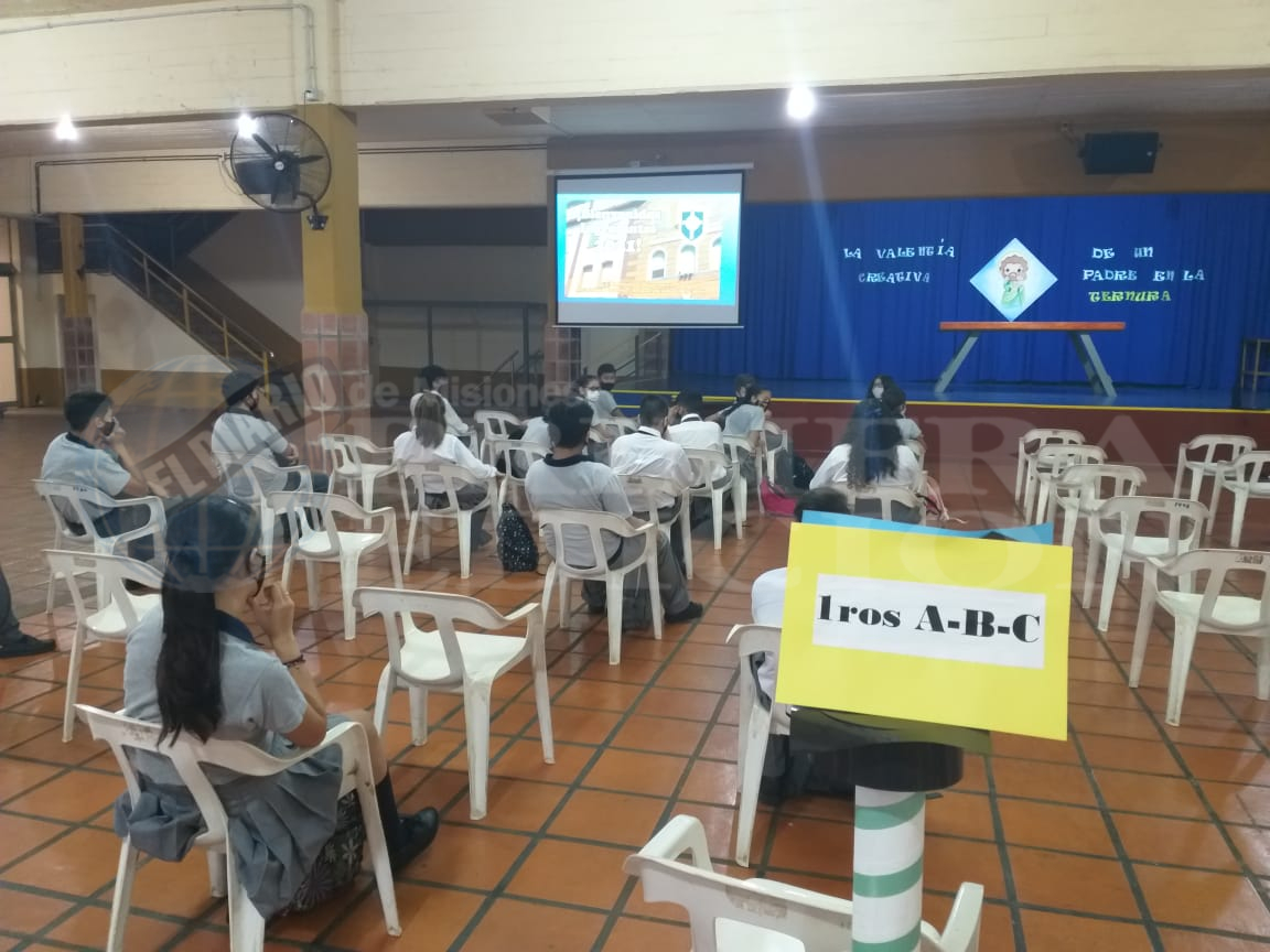 El Roque González comenzó su prueba piloto de regreso al aula