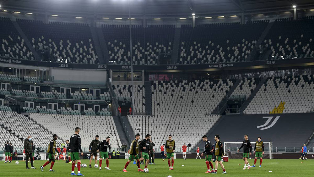 La UEFA mantiene los cinco cambios y la presencia de público en los estadios