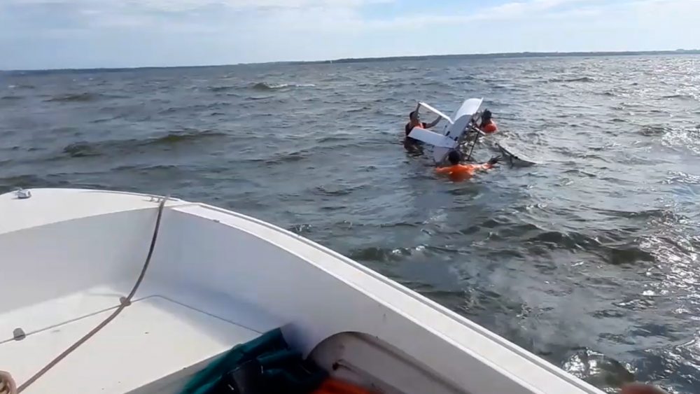 Fue rescatado tras dar vuelta campana con su velero en el río Paraná