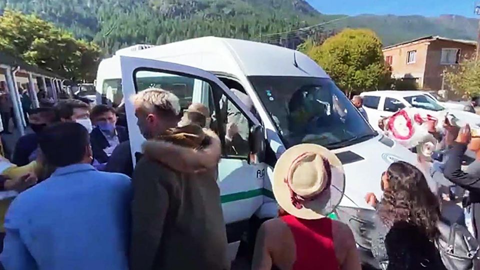 Chubut: detienen a 5 personas por el ataque a la camioneta de Alberto Fernández
