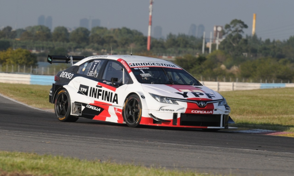 Matías Rossi ganó la carrera clasificatoria del Súper TC2000