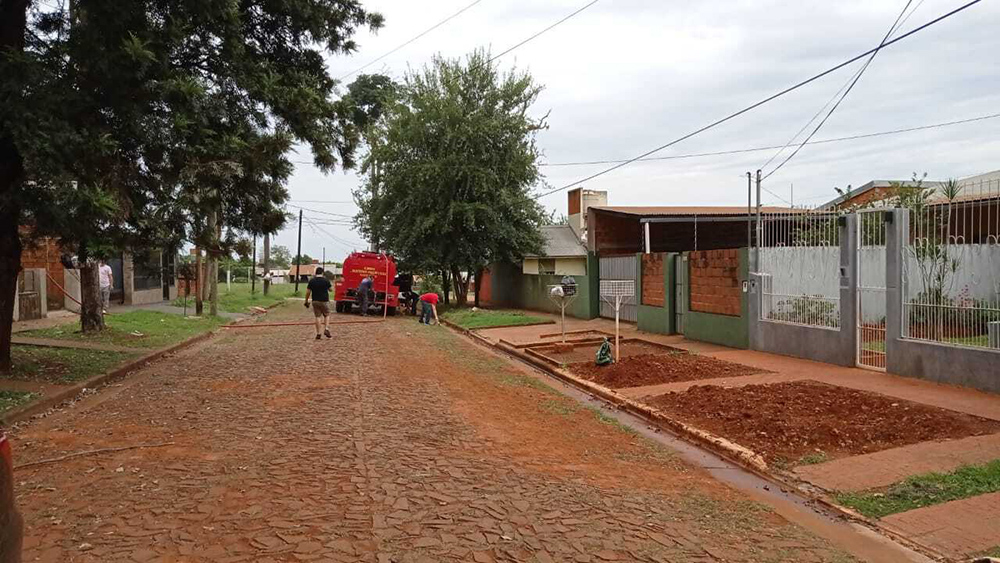 MUCHOS VECINOS DE IGUAZÚ CONTINUABAN AYER SIN LA PROVISIÓN DEL LÍQUIDO VITAL POR RED