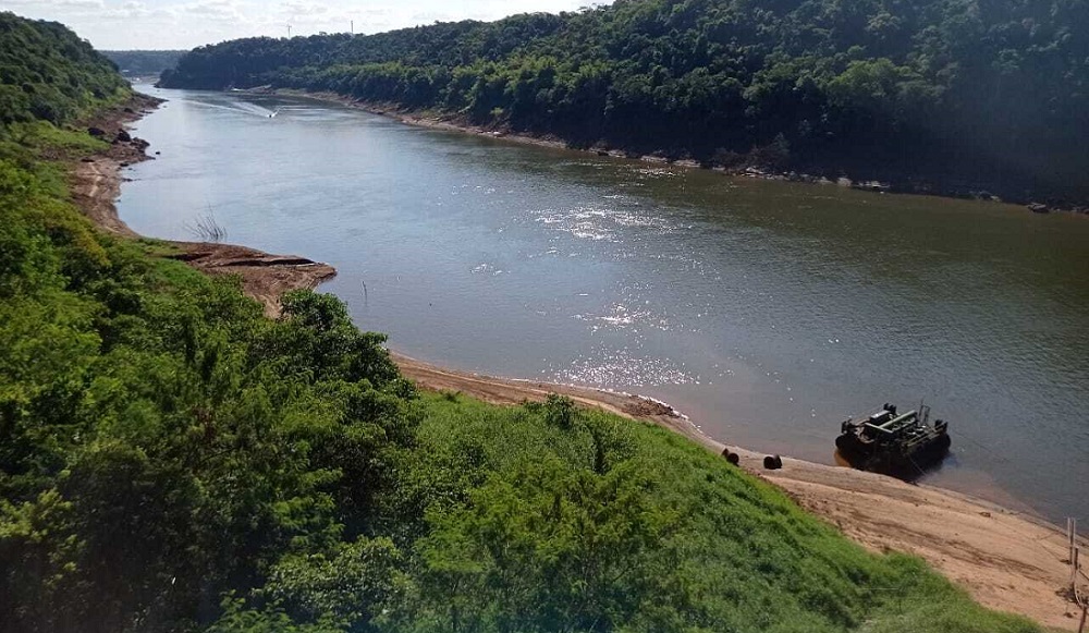 Se agudiza la falta de agua en Iguazú por la bajante del río