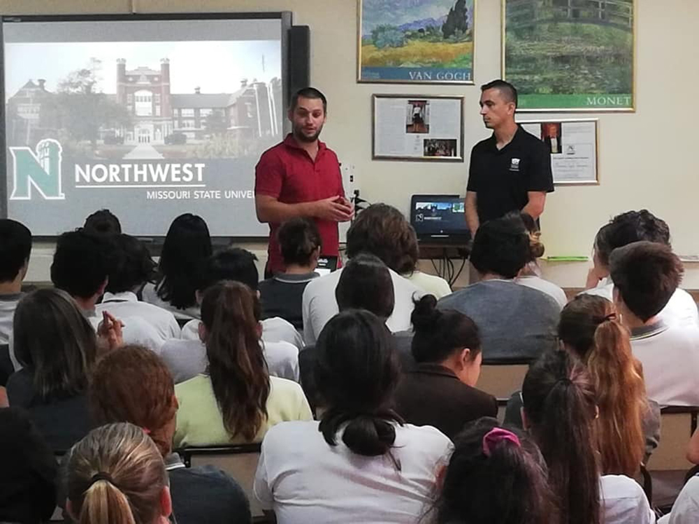 Por intermedio del club Guacurarí y la empresa Sports Masters, otorgan becas deportivas en los Estados Unidos y Canadá