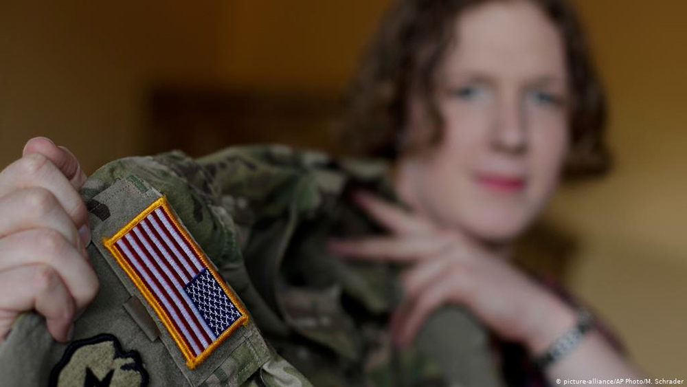 EEUU volverá a admitir a personas transgénero en su Ejército