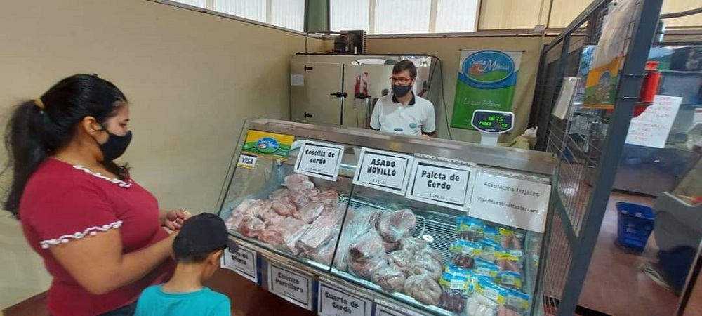 Carne, pastas y verduras con tarjeta en el Mercado Concentrador Zonal de Oberá