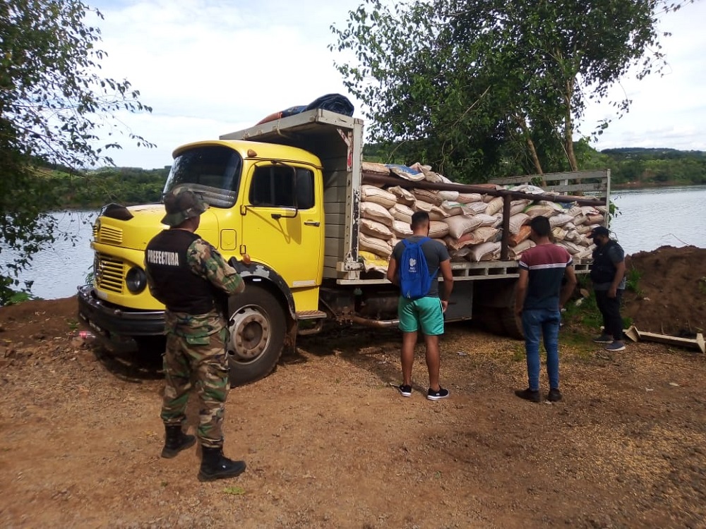 Secuestran más de nueve toneladas de soja a punto de ser contrabandeada