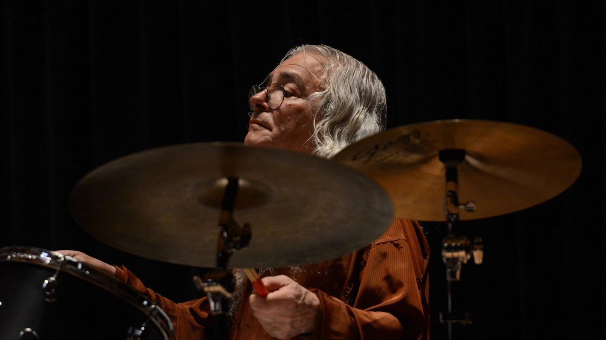 El baterista y cofundador de Almendra, Rodolfo García, con muerte cerebral