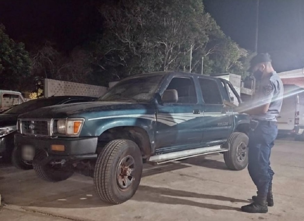 Recuperan una camioneta robada y oculta en Puerto Esperanza