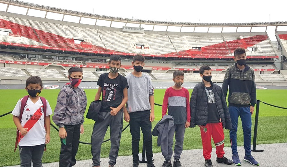Los chicos de la UCDE y el primer paso en Núñez