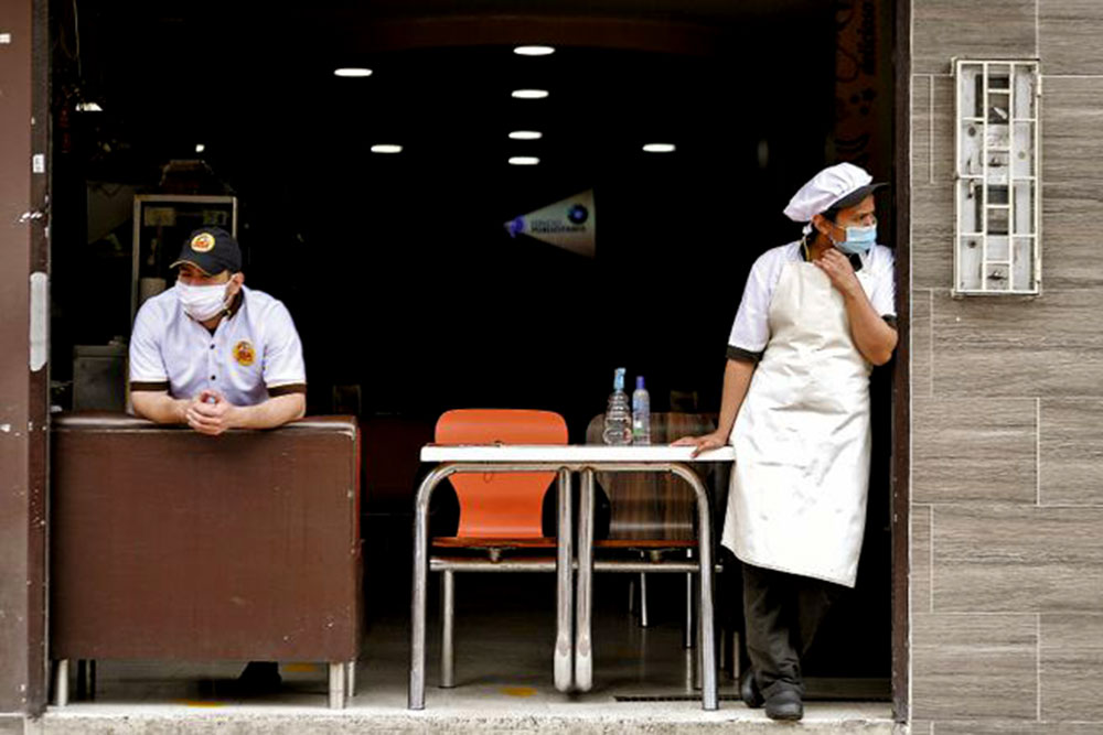 Fuerte caída de la confianza de los consumidores en abril