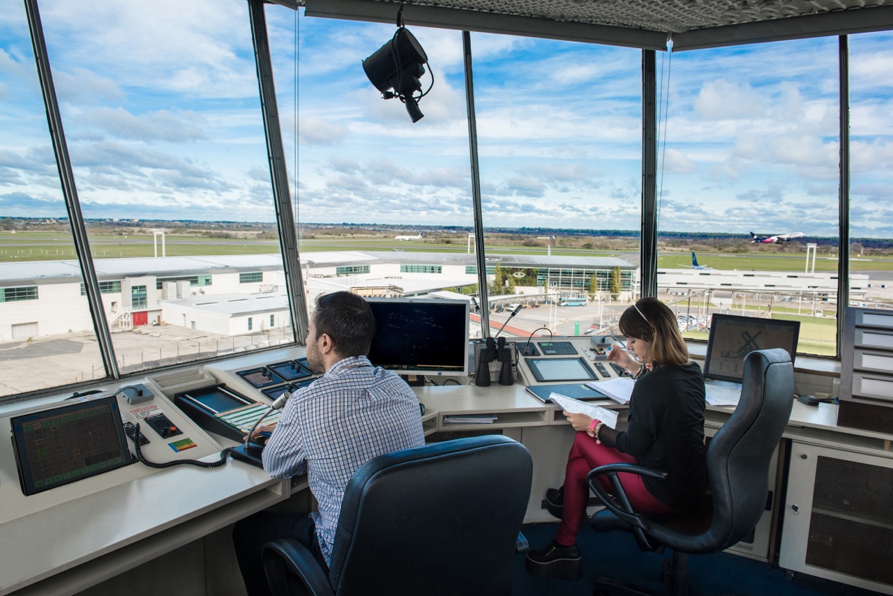 Controladores areos van al paro este sbado 26 y el lunes 28 de junio -  Primera Edicin