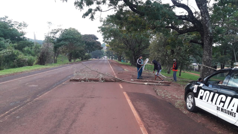 Corte parcial sobre la ruta 4 en Leandro N. Alem