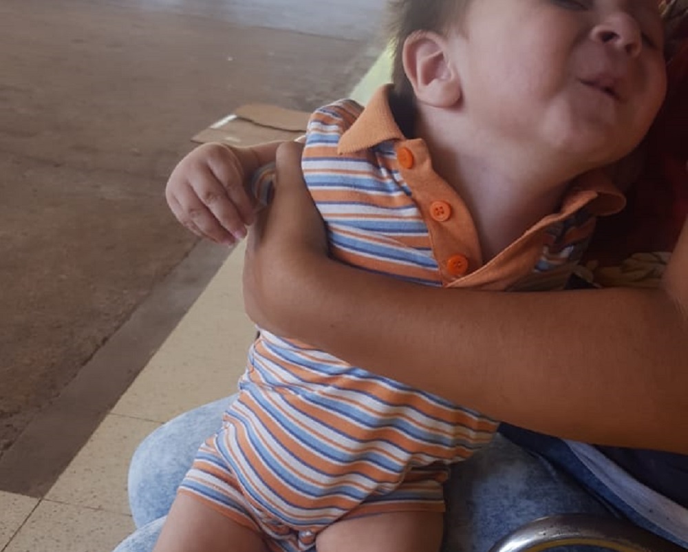 Desesperado pedido de una madre para la atención de su hijo