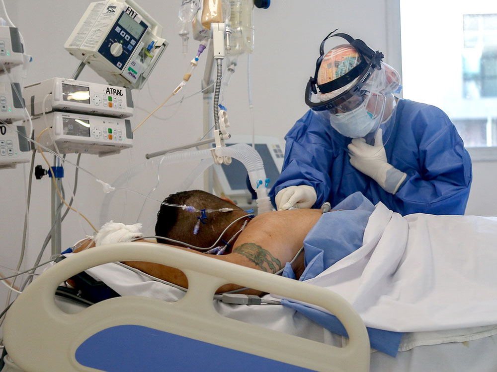 Seis de cada diez internados por COVID en UTI son menores de 60