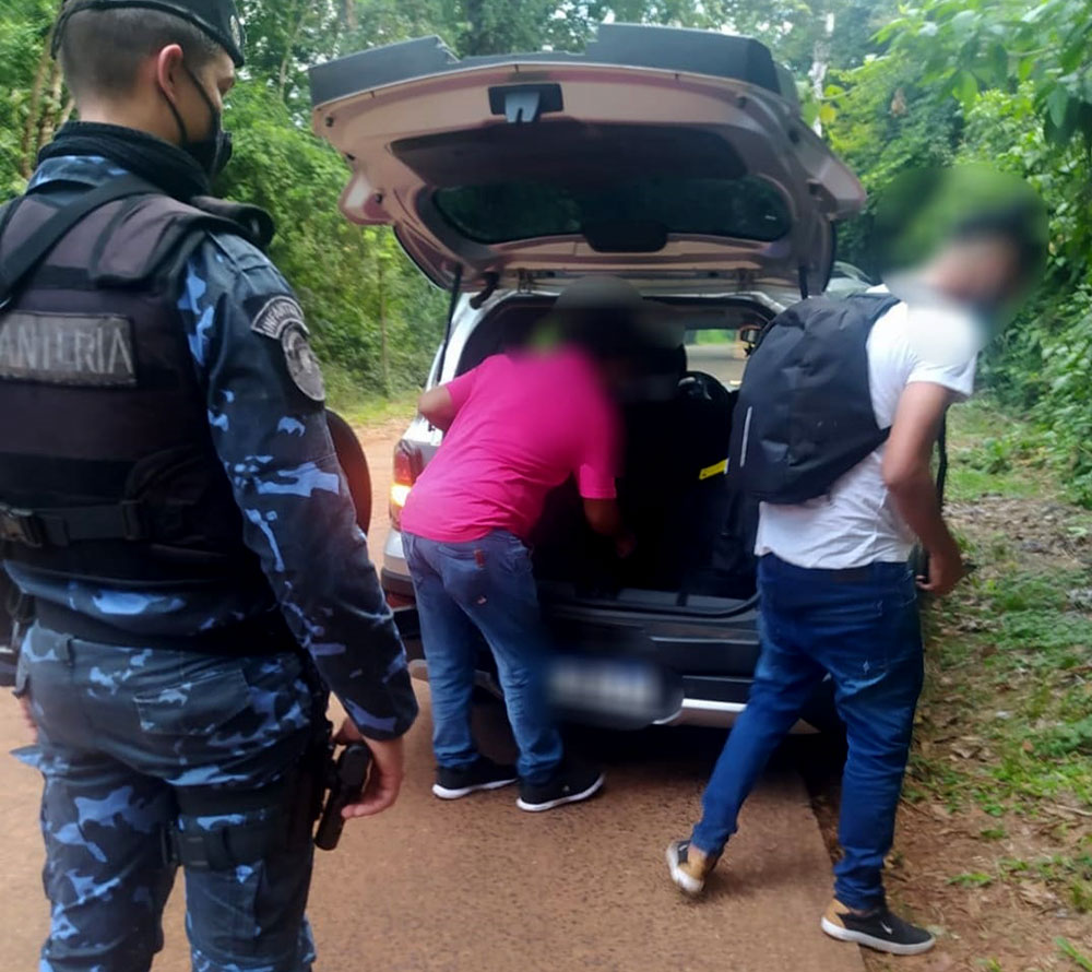 Venezolano intentó ingresar al país escondido en el baúl de un remís