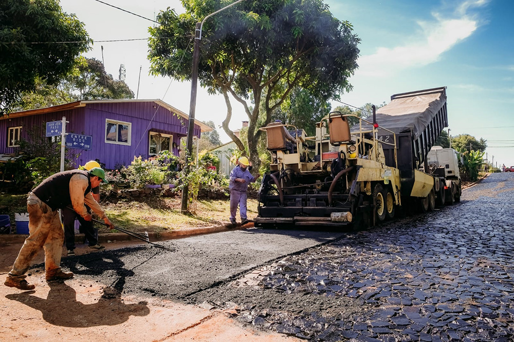 Asfaltado de calles en Mojón Grande y Colonia Polana