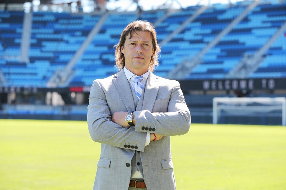Almeyda reveló que tras la muerte de su padre intentó comprar vacunas para todo Azul