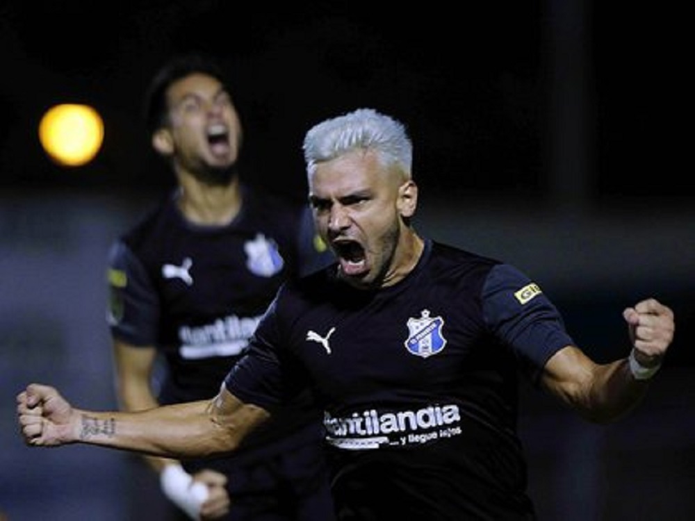 Tremendo triplete de Matías Rotondi para meter a su equipo en semifinales