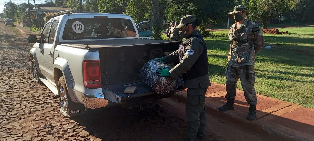 Abandonaron una camioneta con 341 kilos de marihuana