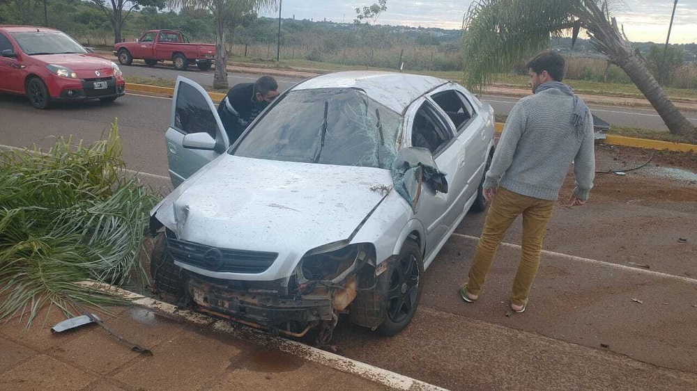 Conductor salió ileso de brutal despiste en el Acceso Oeste