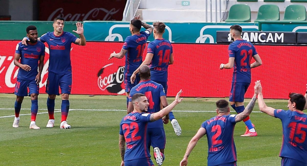 El Atlético Madrid ganó con lo justo, pero el Real no afloja