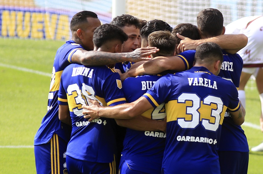 NOTICIAS ARGENTINAS BAIRES,MAYO
2: Carlos Izquierdoz festeja el
gol para Boca que enfrenta a
Lanus, por la decimosegunda
fecha de la Copa de la Liga
Profesional. FOTO NA: MARCELO
CAPECE