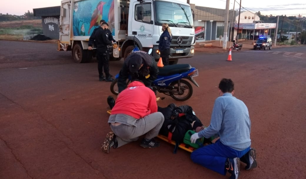Choque entre un camión municipal y una moto dejó un lesionado